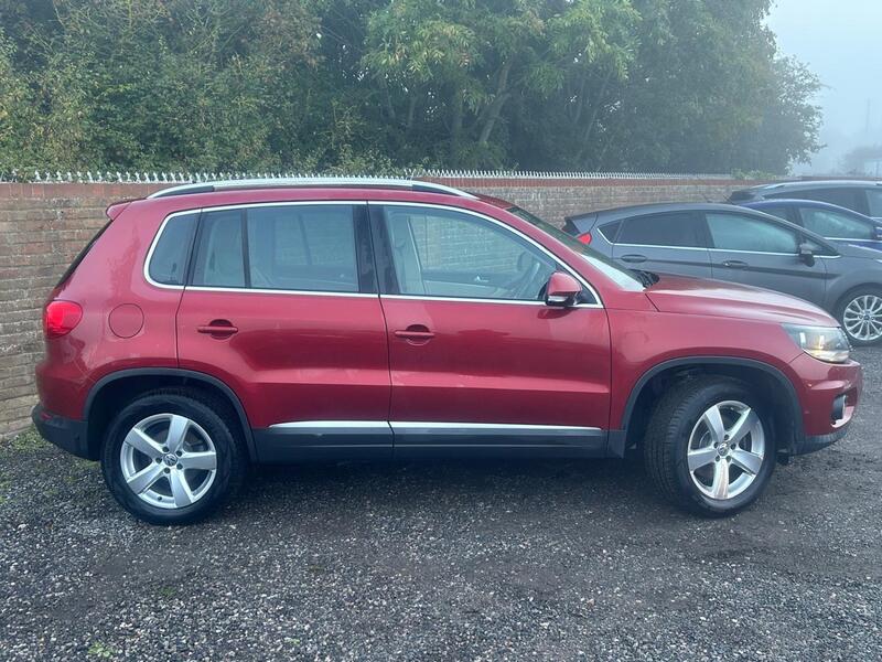 VOLKSWAGEN TIGUAN