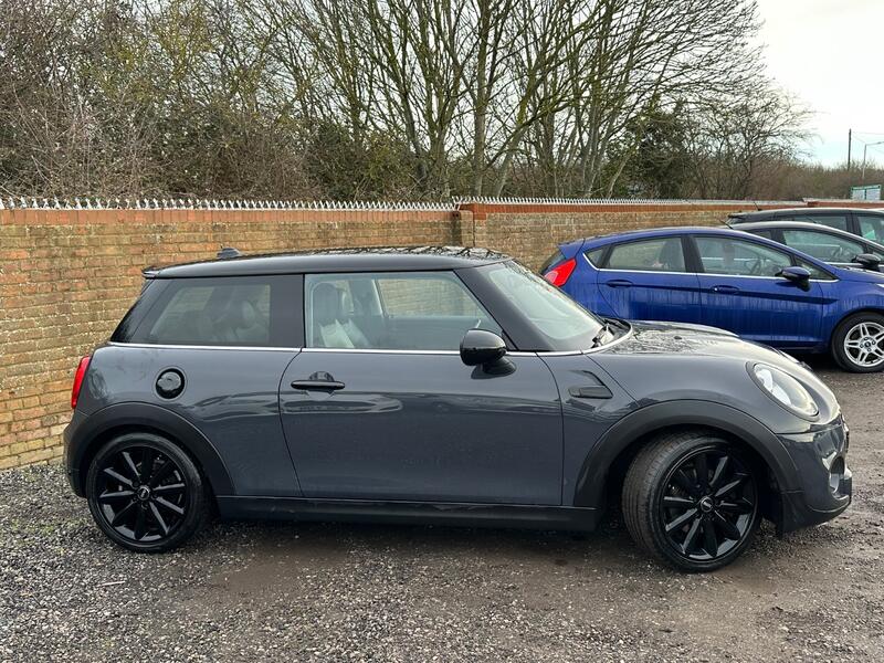 MINI HATCH